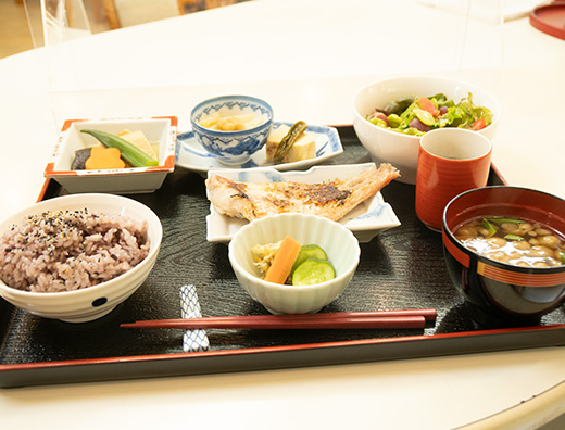 かがやき亭with佐藤家の食卓 | もりの人みっけ
